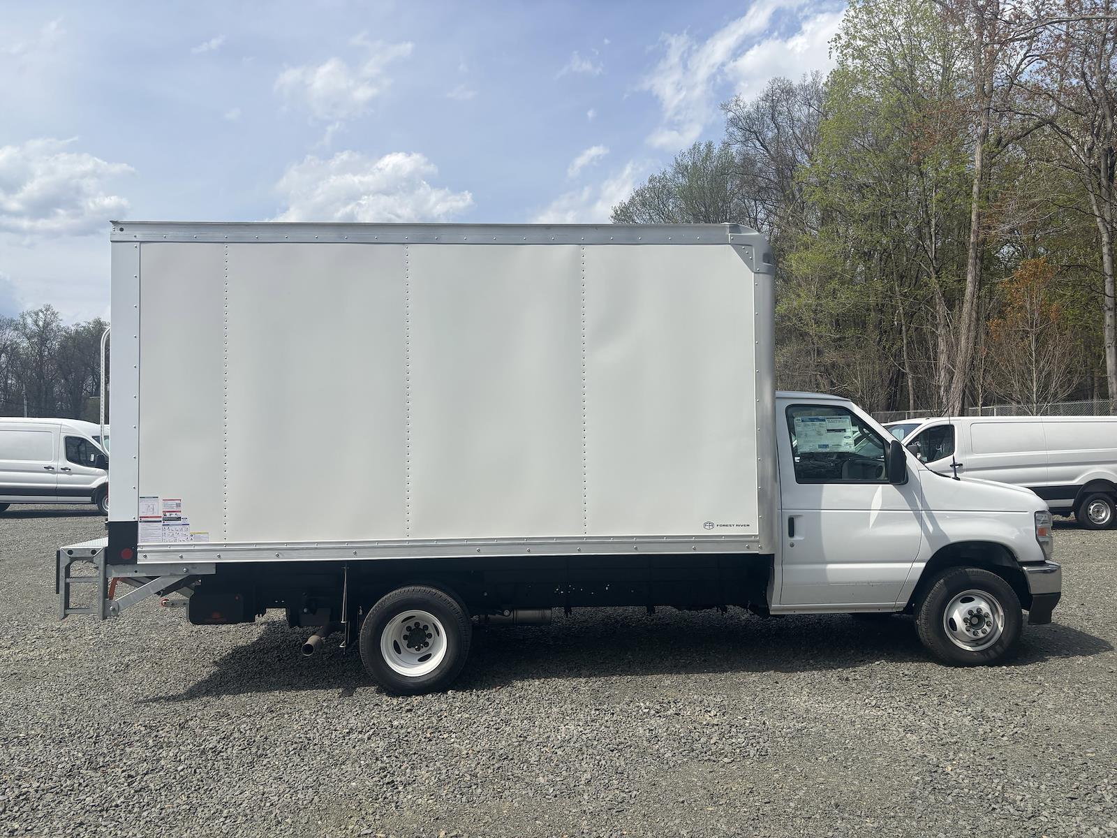 New 2027 Ford E-450 - photo 15