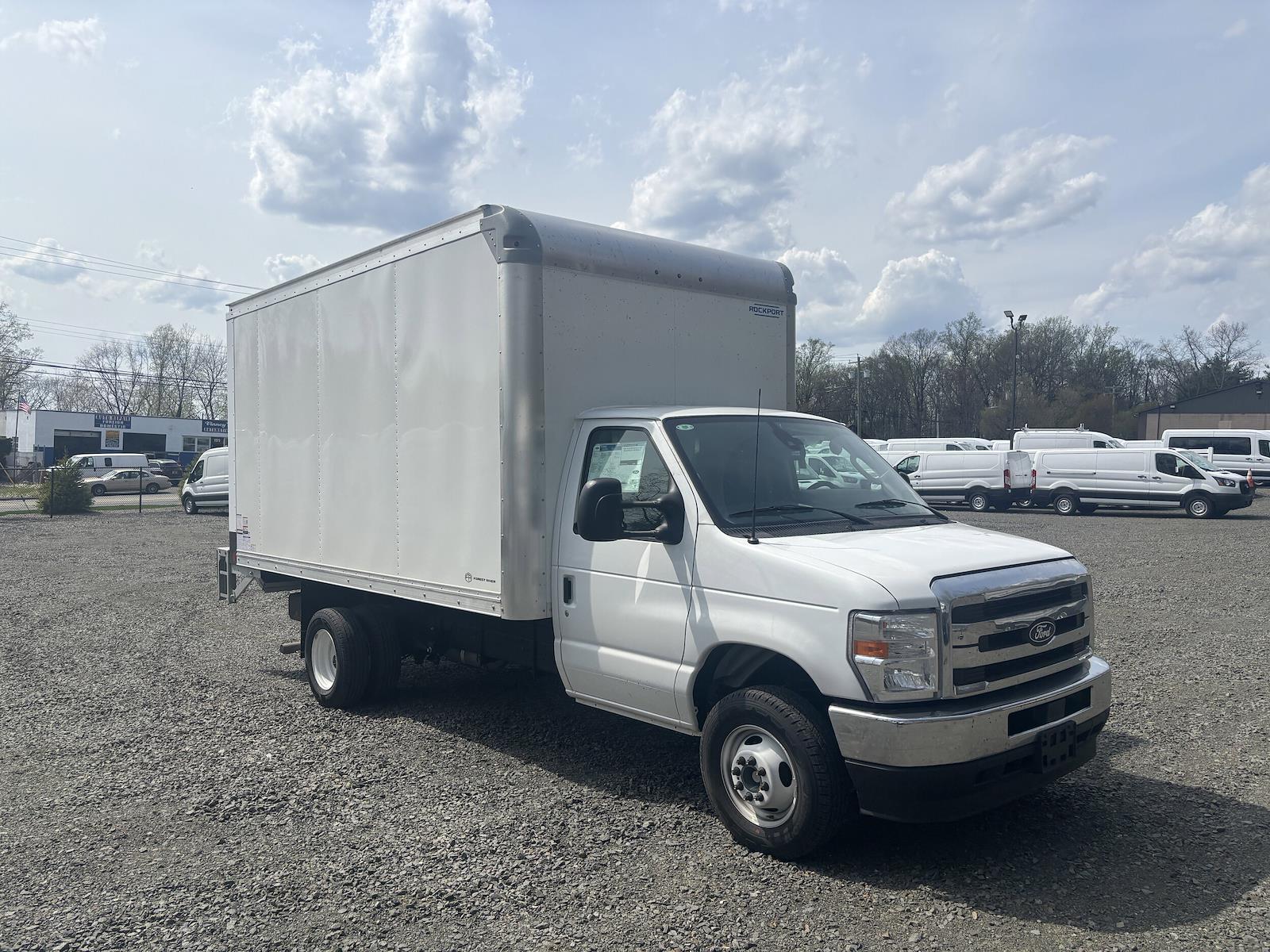 New 2027 Ford E-450 - photo 16