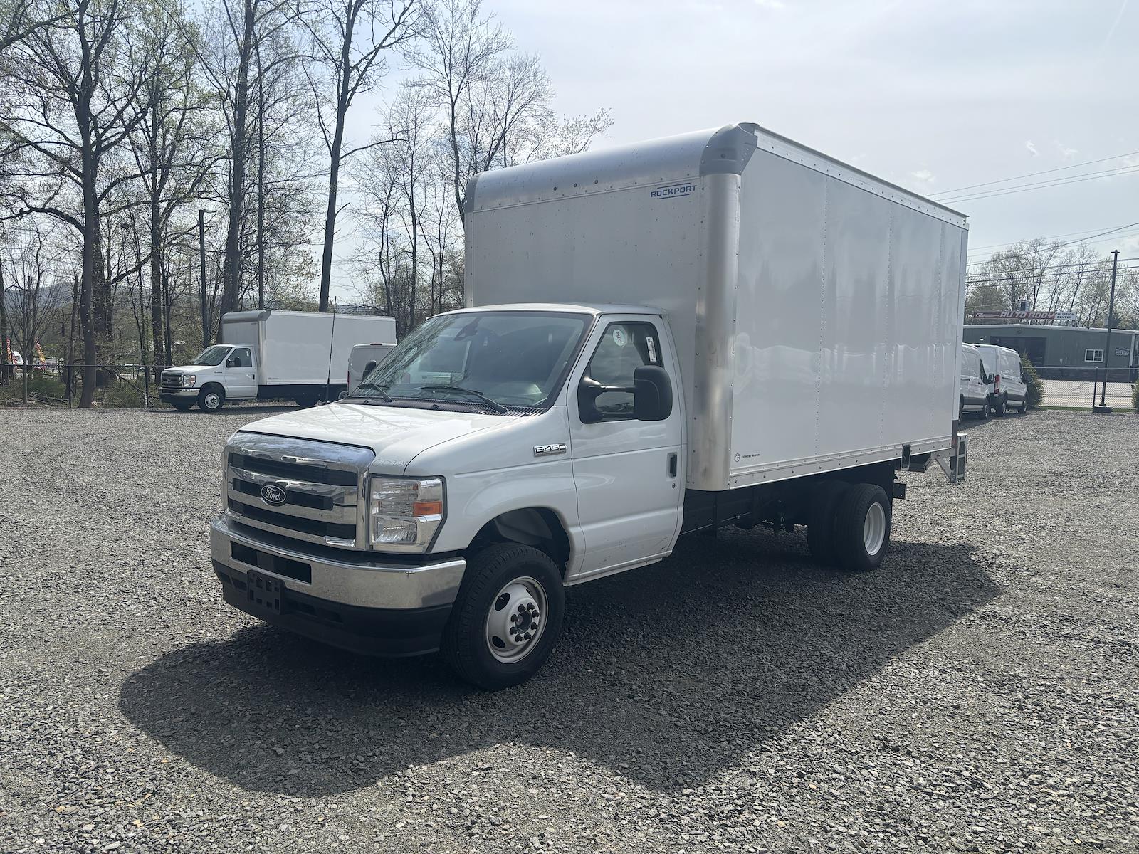 New 2027 Ford E-450 - photo 1