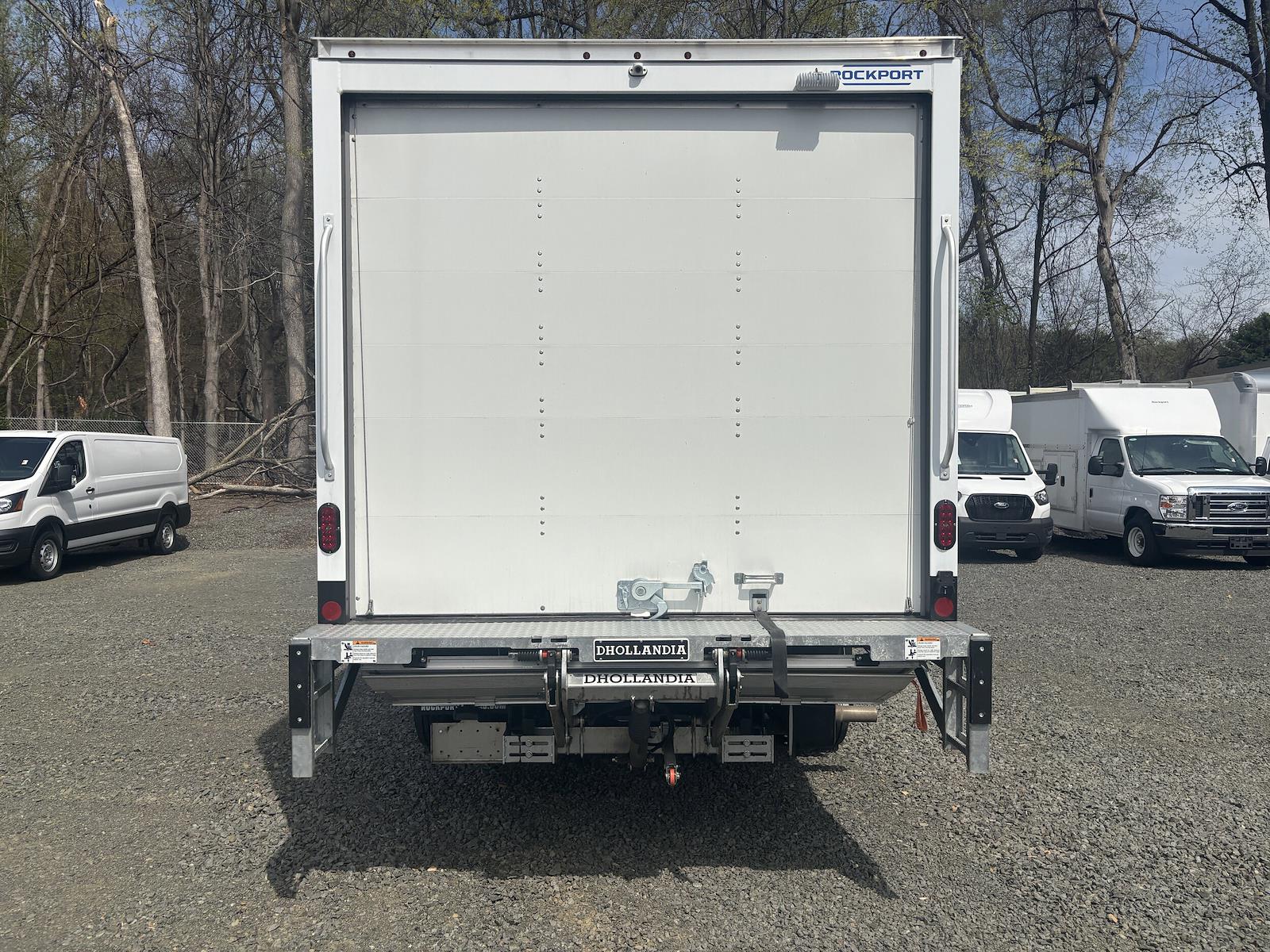 New 2027 Ford E-450 - photo 7
