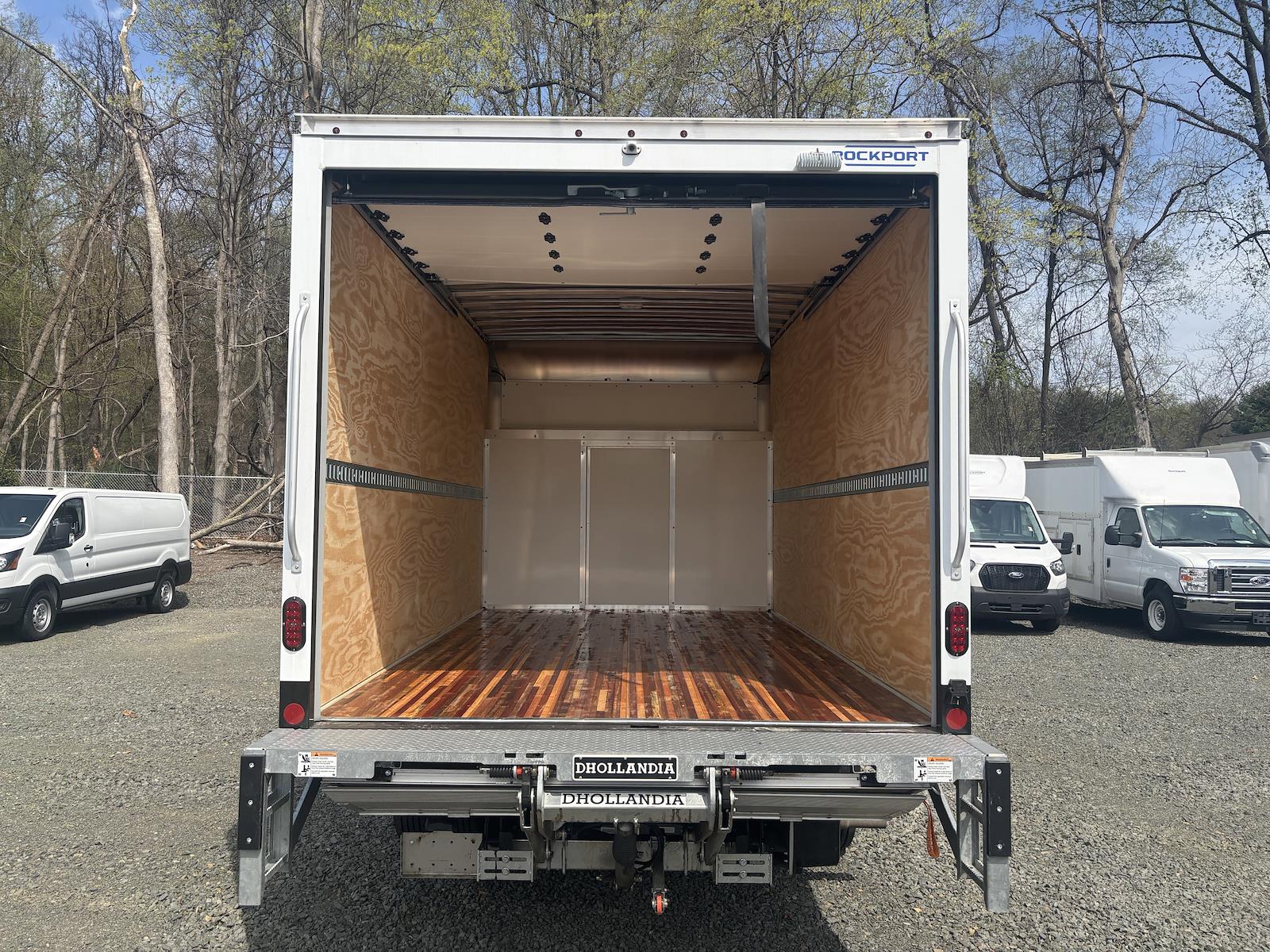 New 2027 Ford E-450 - photo 8