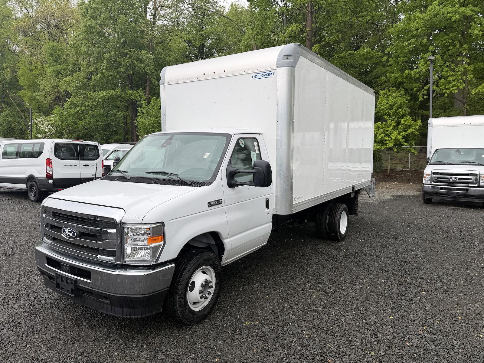 New 2027 Ford E-450 - photo 1