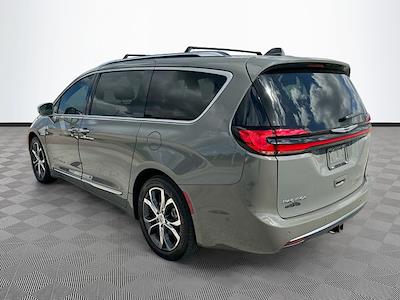 Used 2022 Chrysler Pacifica - photo 1