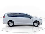 Used 2025 Chrysler Pacifica Select Minivan thumbnail 6