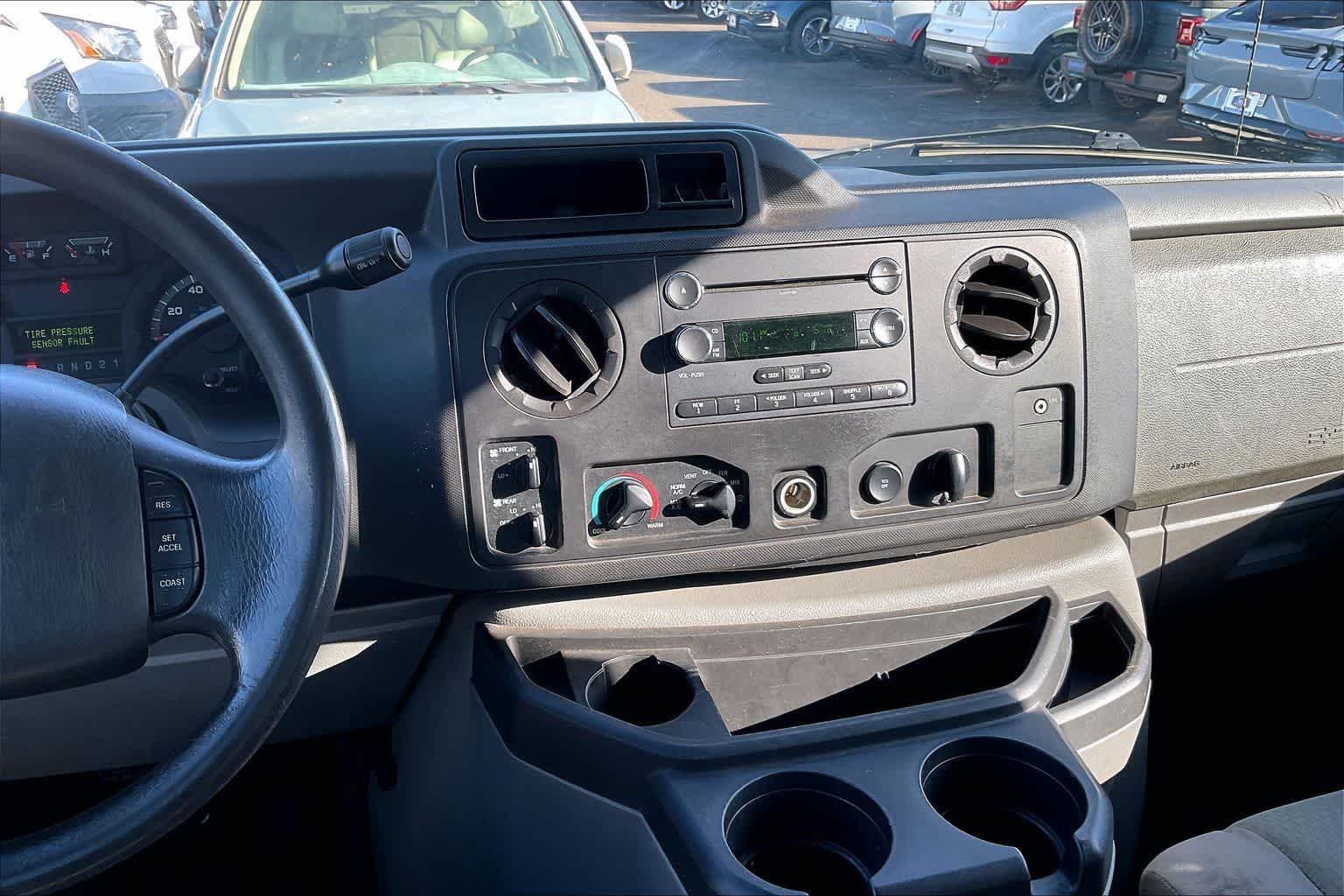 Used 2011 Ford E-350 - photo 17