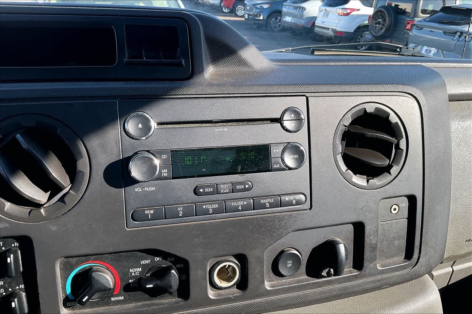 Used 2011 Ford E-350 - photo 28