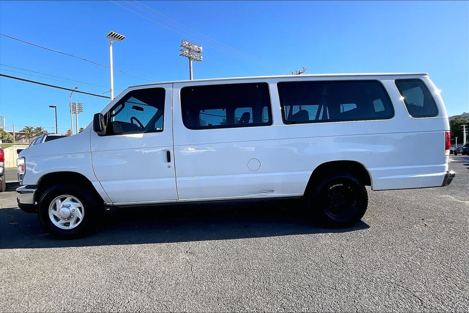 Used 2011 Ford E-350 - photo 5