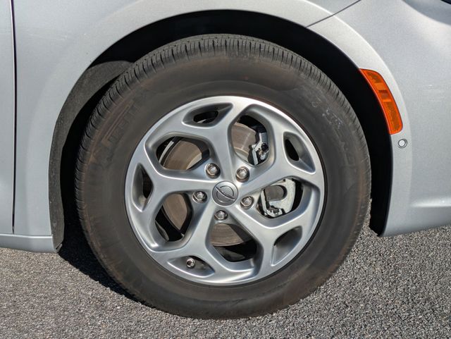 Used 2024 Chrysler Pacifica - photo 12
