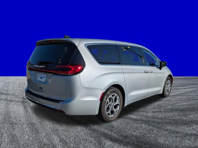Used 2024 Chrysler Pacifica - photo 2