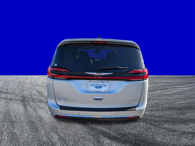 Used 2024 Chrysler Pacifica - photo 5