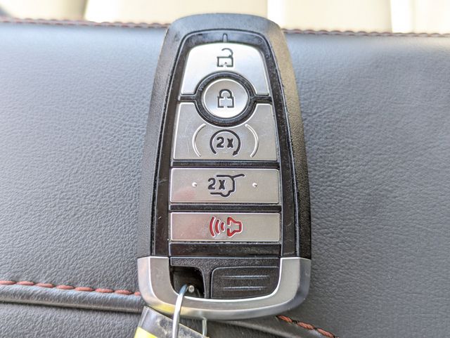 Used 2025 Ford Expedition - photo 32