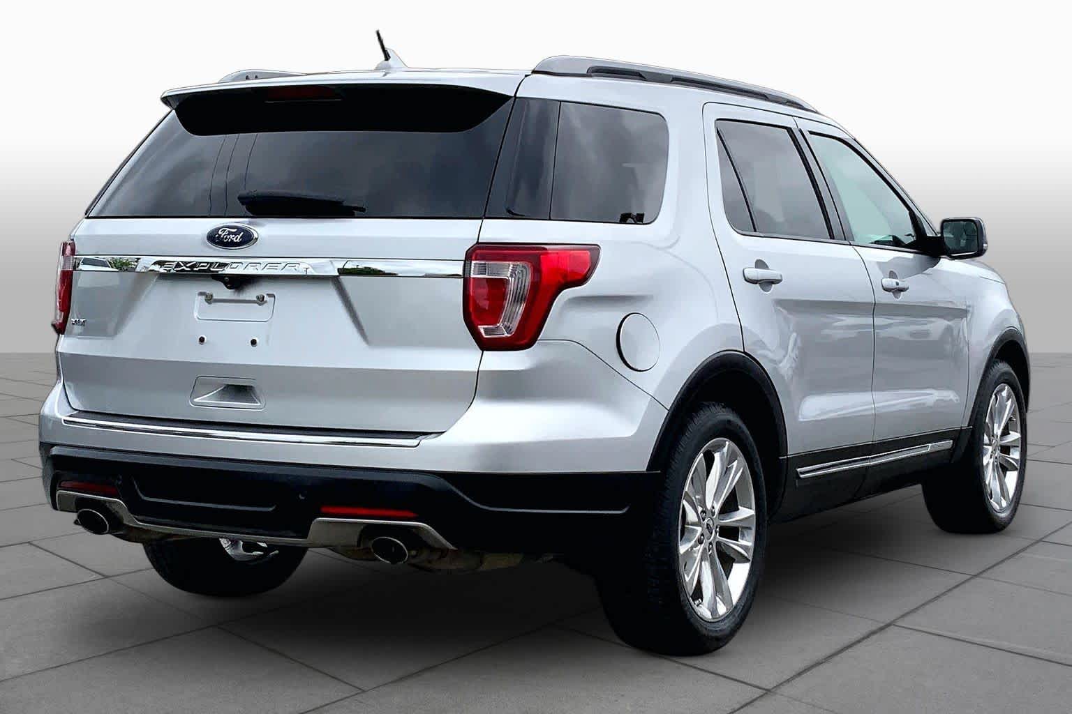 Used 2018 Ford Explorer - photo 2