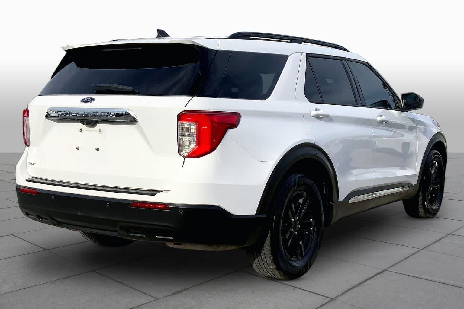 Used 2021 Ford Explorer - photo 2