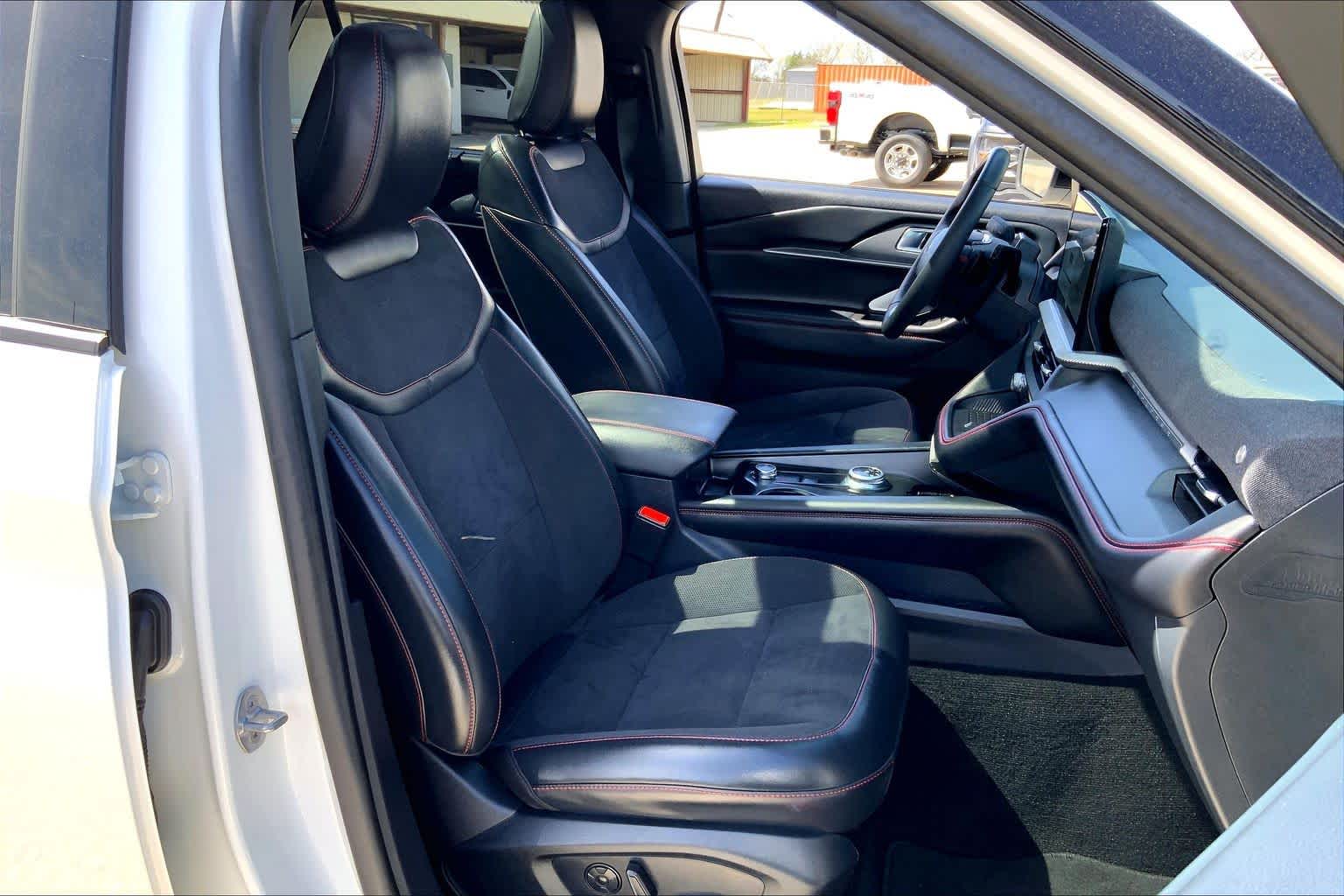 Used 2025 Ford Explorer - photo 11