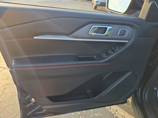 Used 2025 Ford Explorer - photo 18