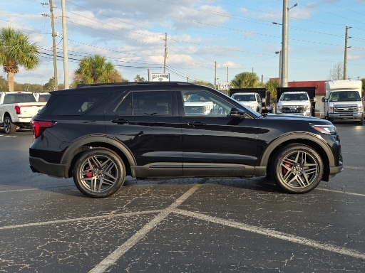 Used 2025 Ford Explorer - photo 10