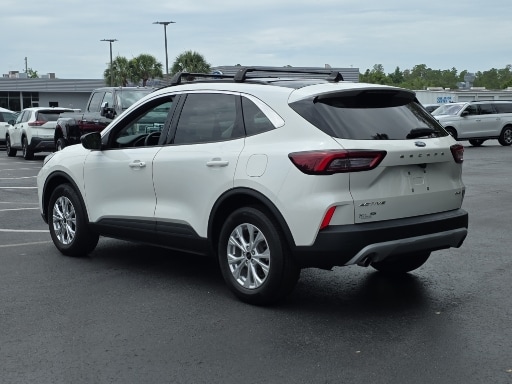 Used 2023 Ford Escape - photo 2