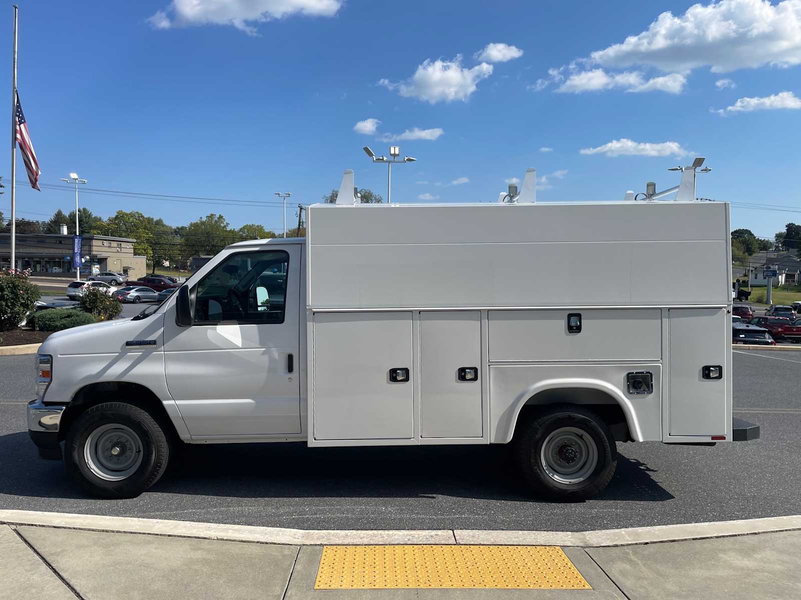 New 2025 Ford E-350 - photo 6