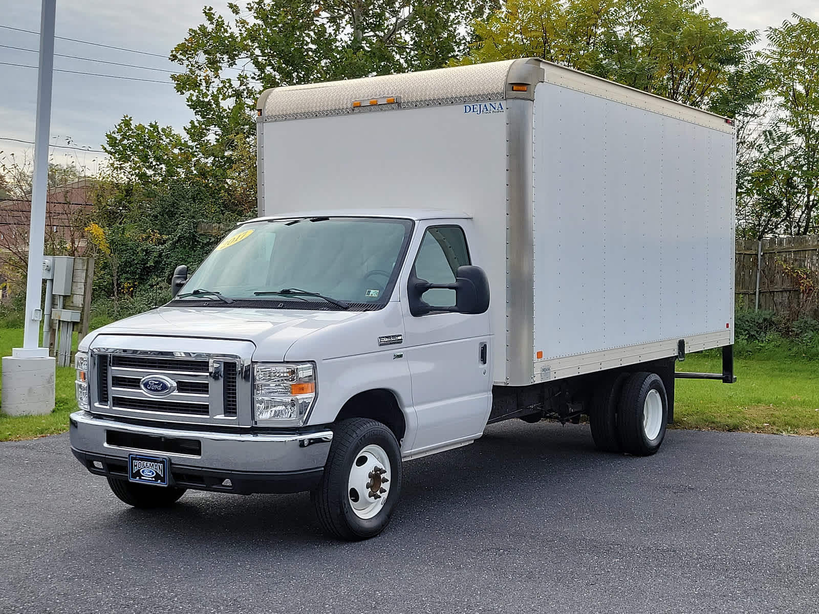 Used 2017 Ford E-350 - photo 2