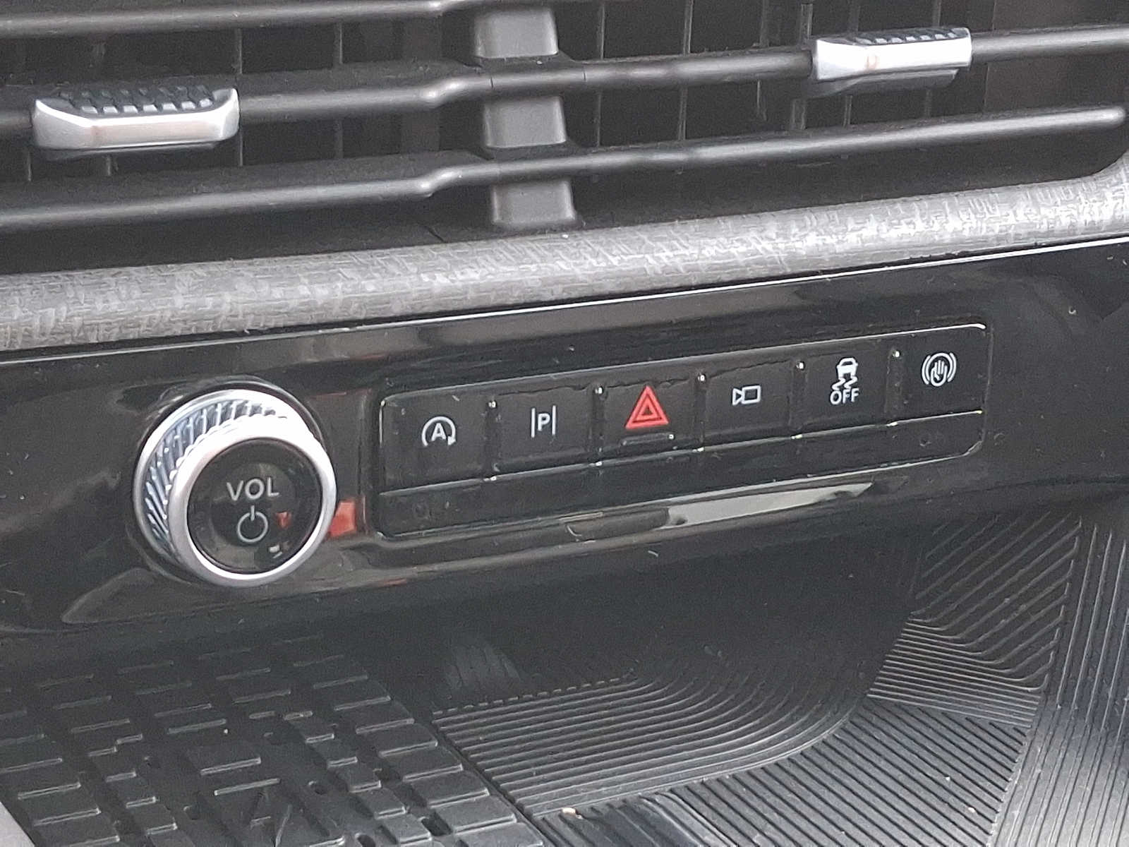 Used 2025 Ford Explorer - photo 18