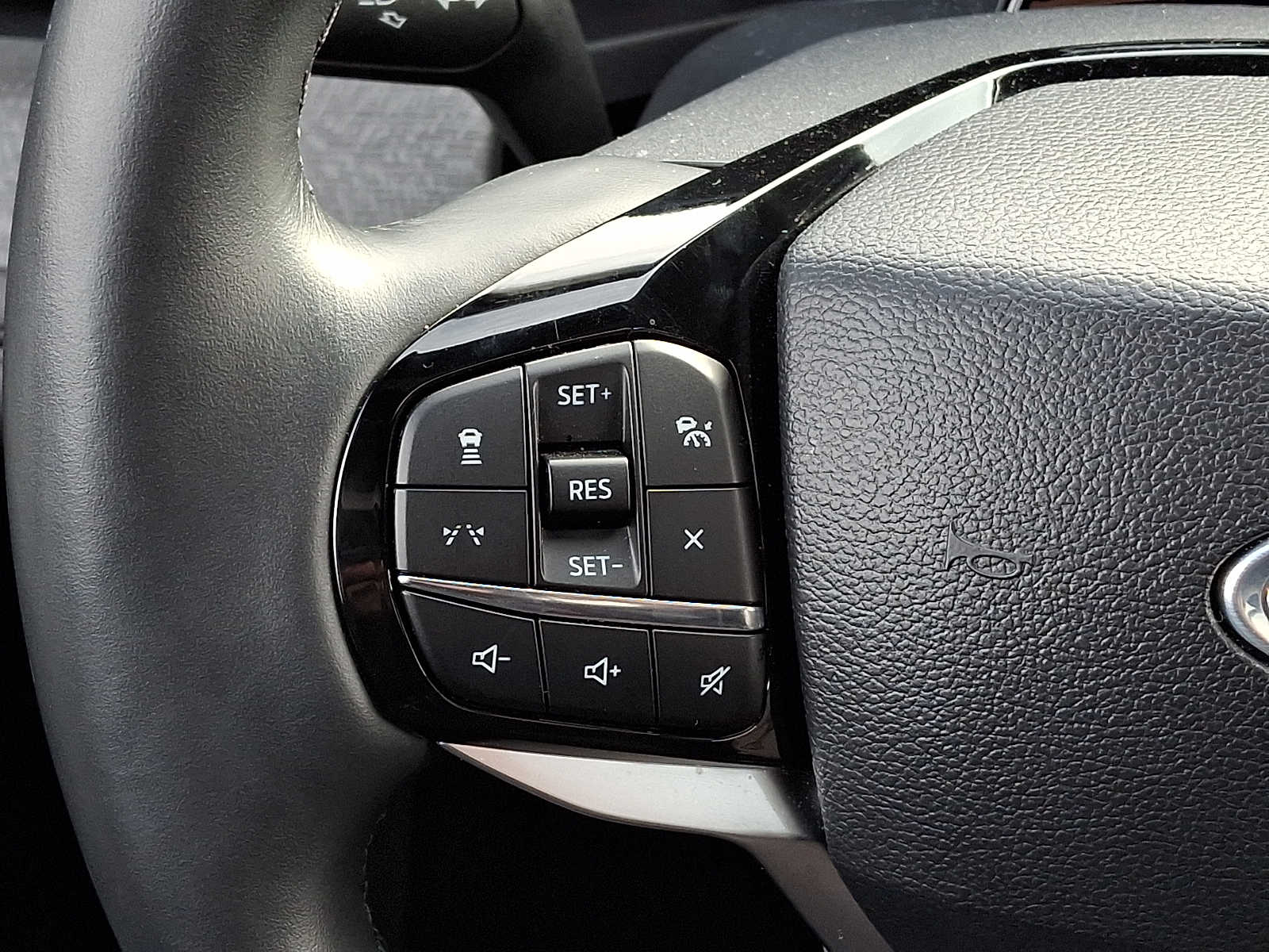 Used 2025 Ford Explorer - photo 23