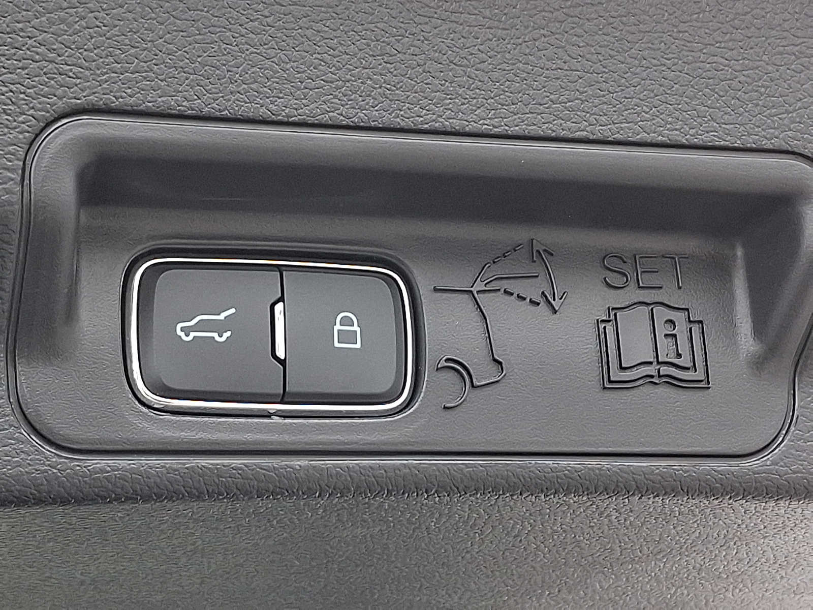 Used 2025 Ford Explorer - photo 30