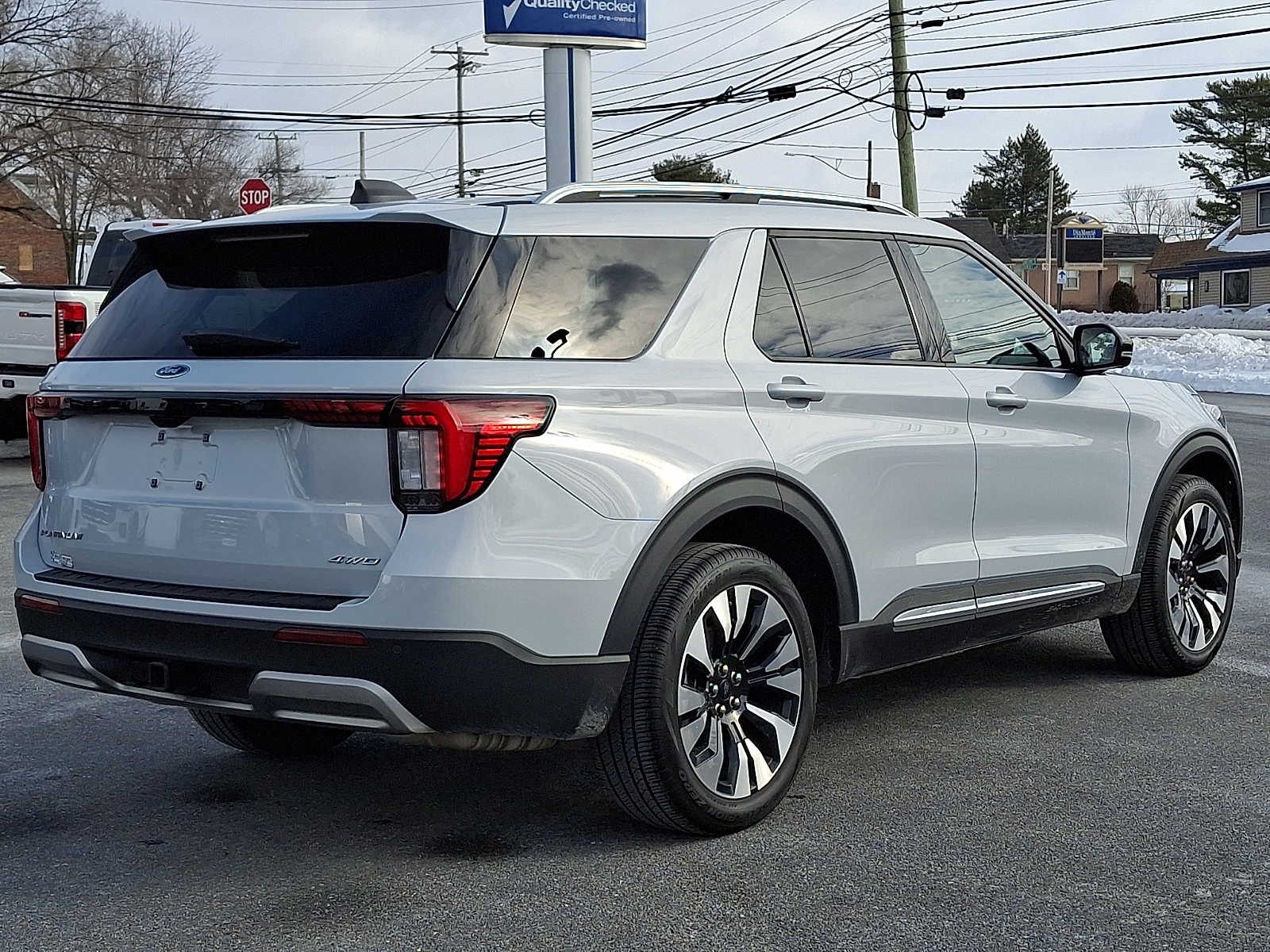 Used 2025 Ford Explorer - photo 8