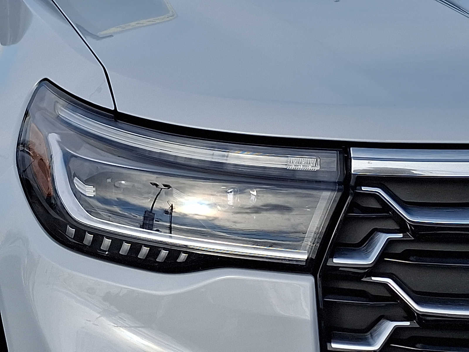 Used 2025 Ford Explorer - photo 11