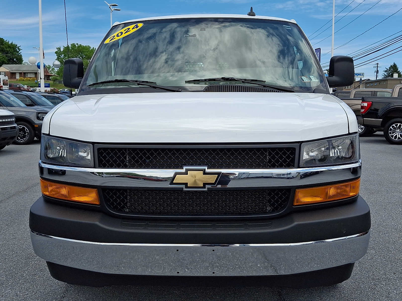 Used 2024 Chevrolet Express 2500 - photo 10