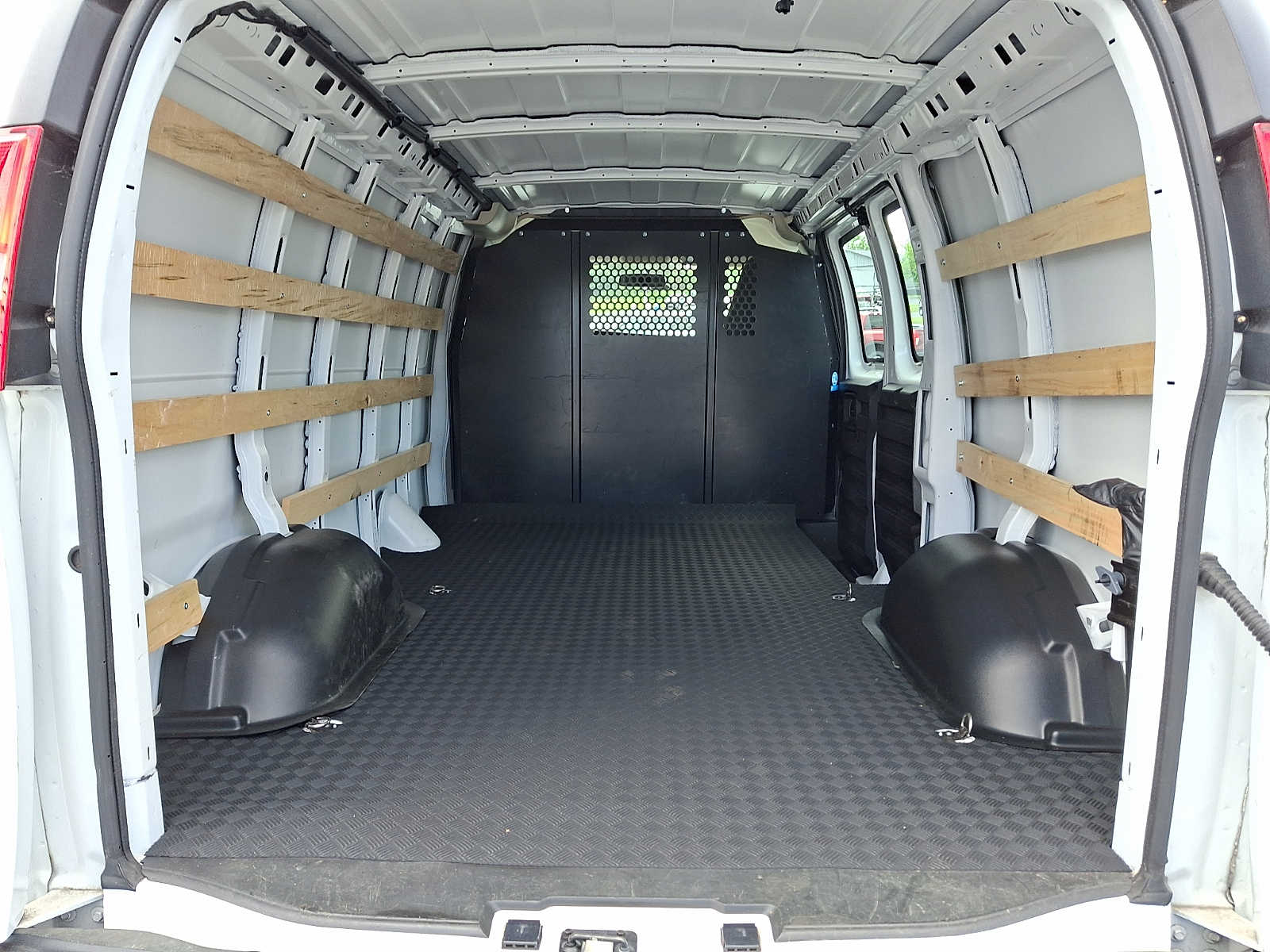 Used 2024 Chevrolet Express 2500 - photo 30