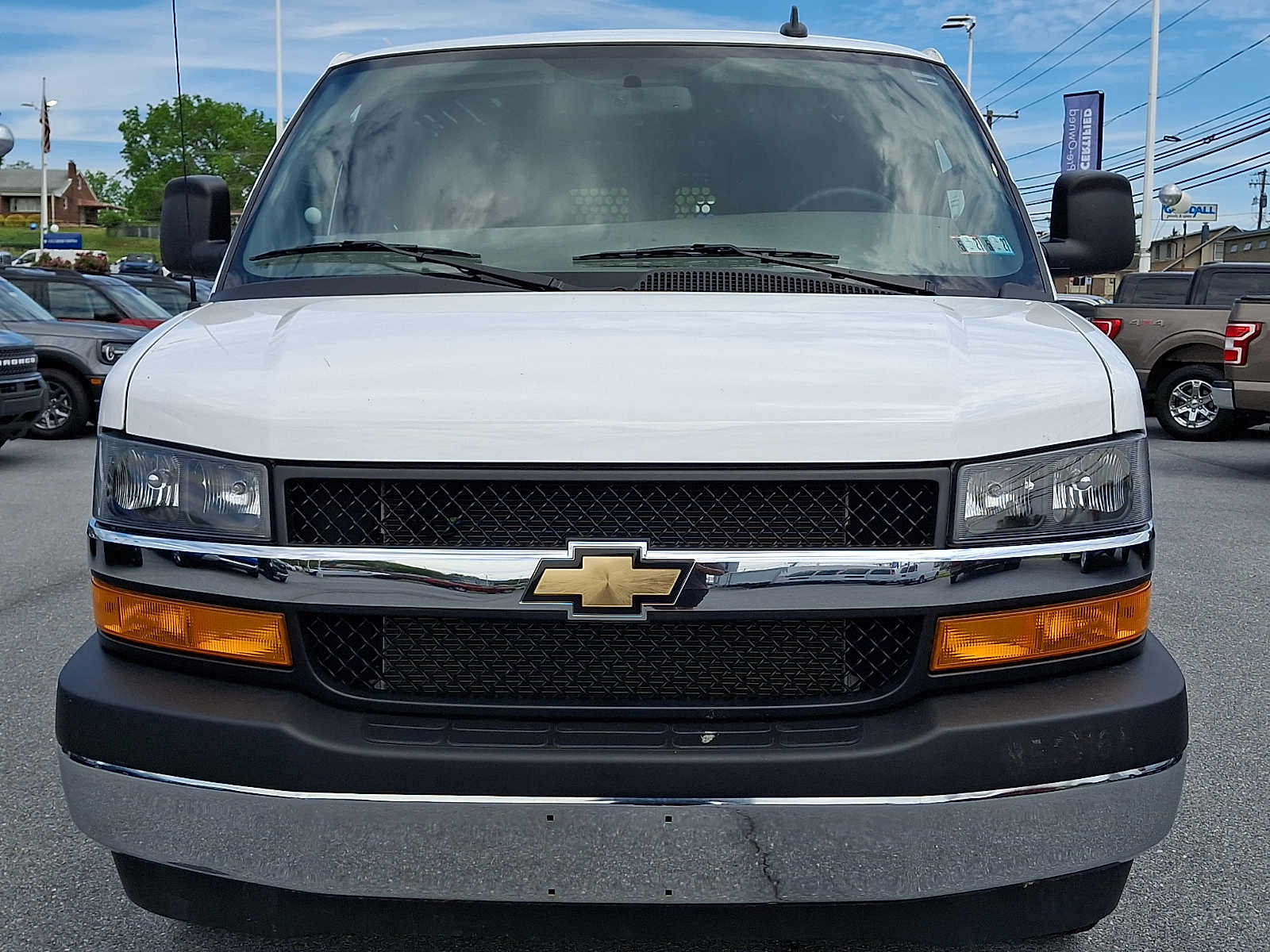 Used 2024 Chevrolet Express 2500 - photo 2