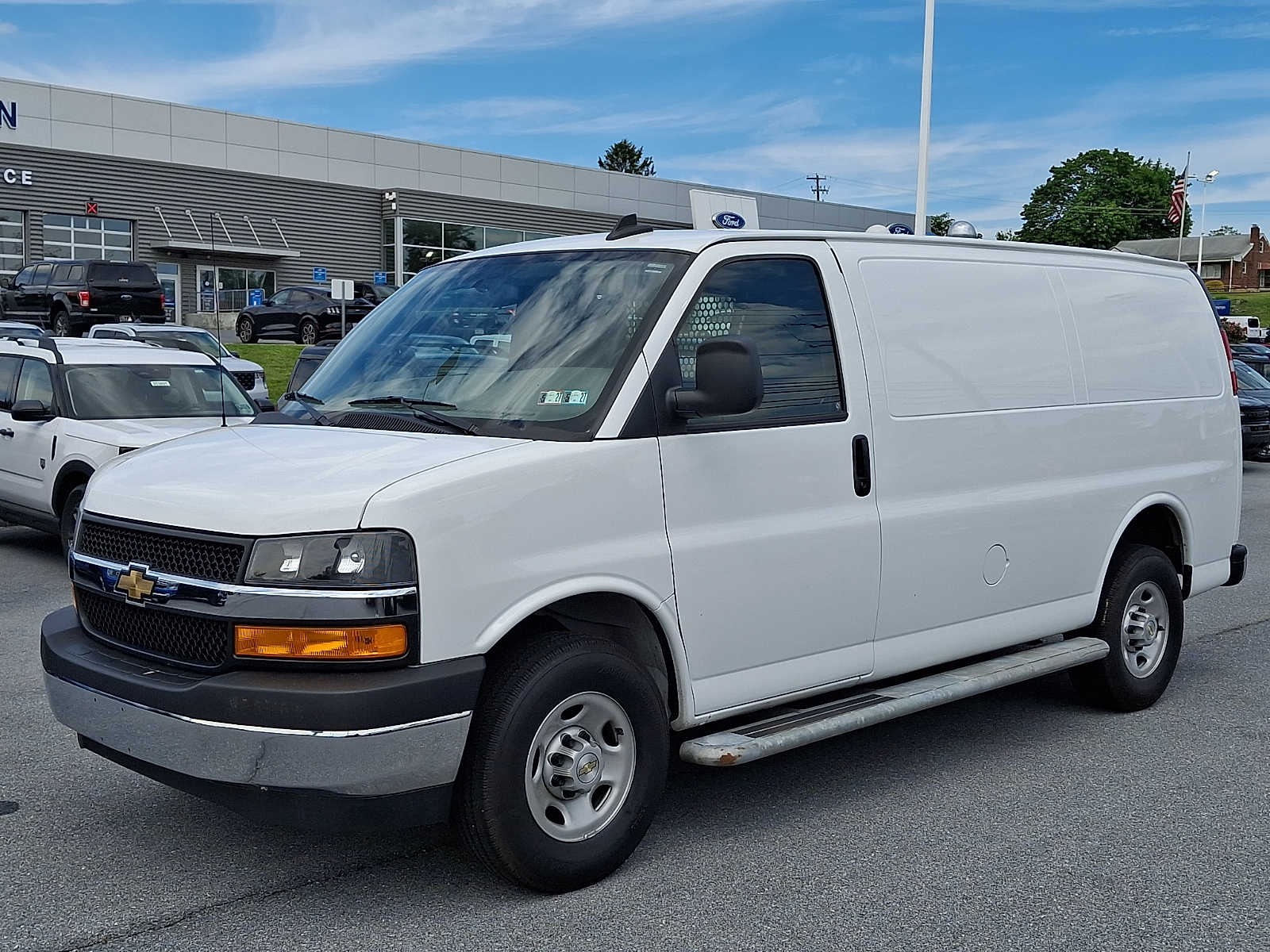 Used 2024 Chevrolet Express 2500 - photo 5