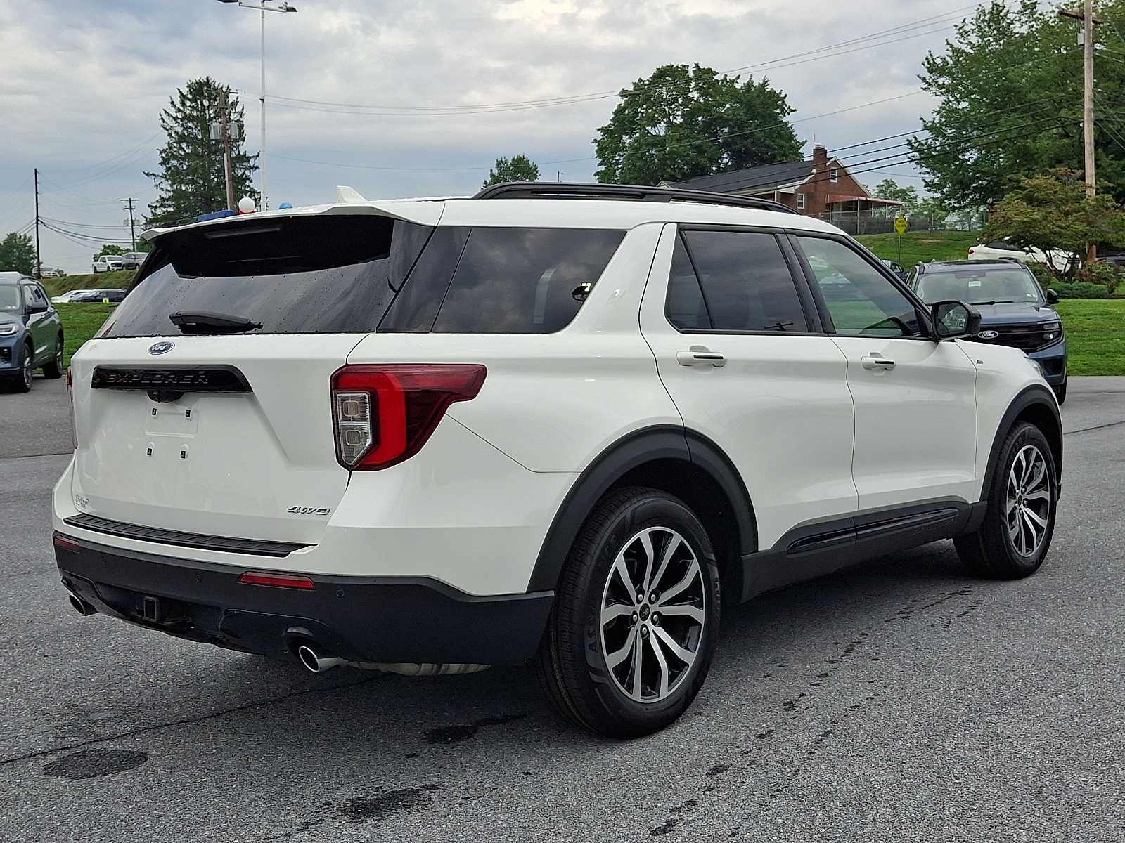 Used 2022 Ford Explorer - photo 2