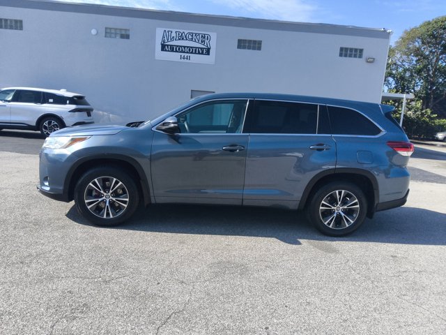 Used 2018 Toyota Highlander - photo 2
