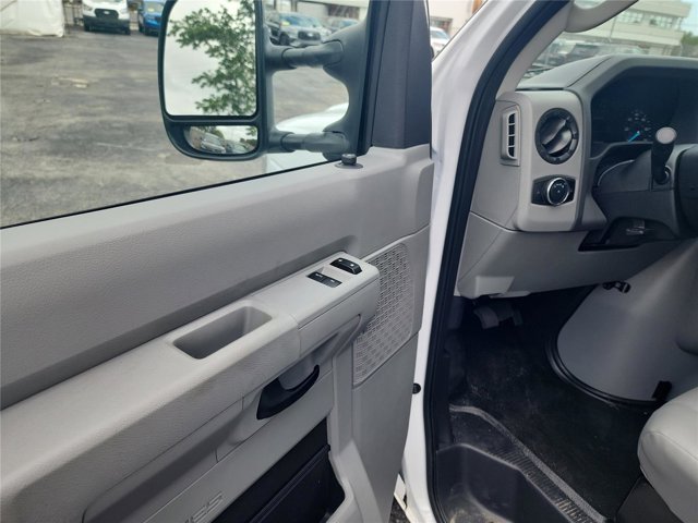 New 2026 Ford E-350 - photo 16