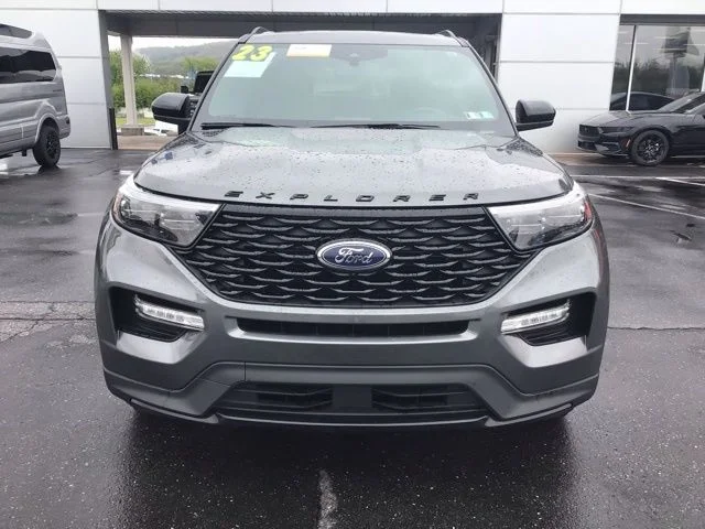 Used 2023 Ford Explorer - photo 2