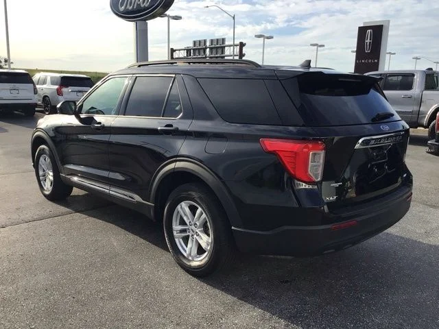 Used 2023 Ford Explorer - photo 2