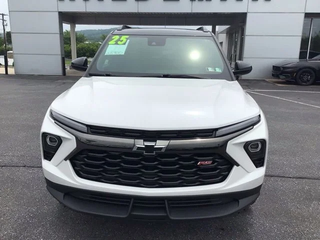 Used 2025 Chevrolet Trailblazer - photo 2