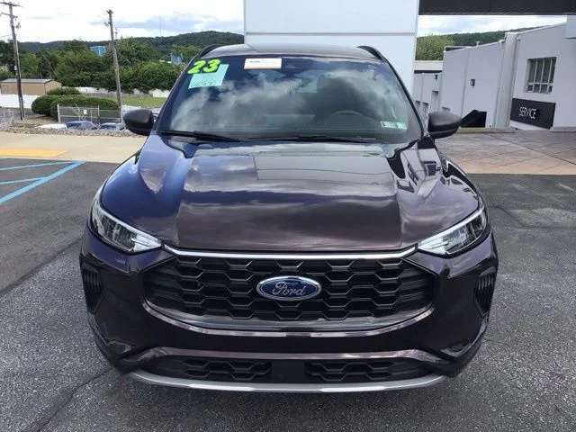 Used 2023 Ford Escape - photo 2