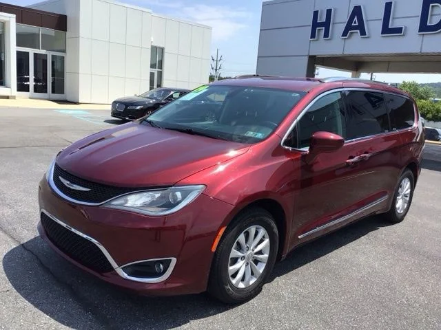 Used 2019 Chrysler Pacifica - photo 1
