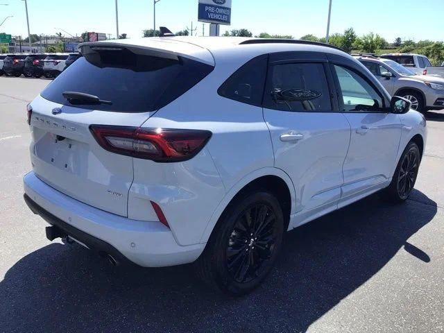 Used 2025 Ford Escape - photo 5