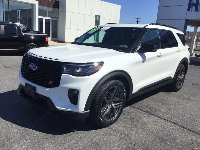 Used 2025 Ford Explorer - photo 1
