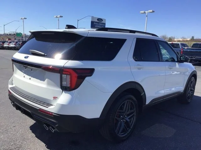Used 2025 Ford Explorer - photo 5