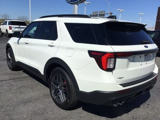 Used 2025 Ford Explorer - photo 6