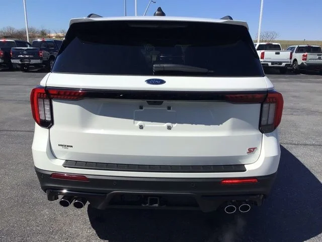 Used 2025 Ford Explorer - photo 8