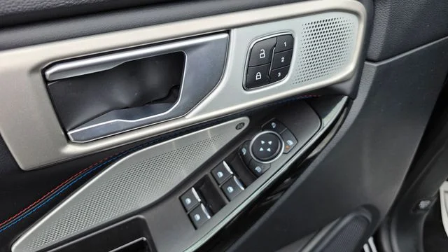 Used 2024 Ford Explorer - photo 8