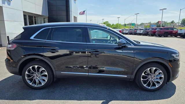 Used 2023 Lincoln Nautilus - photo 9