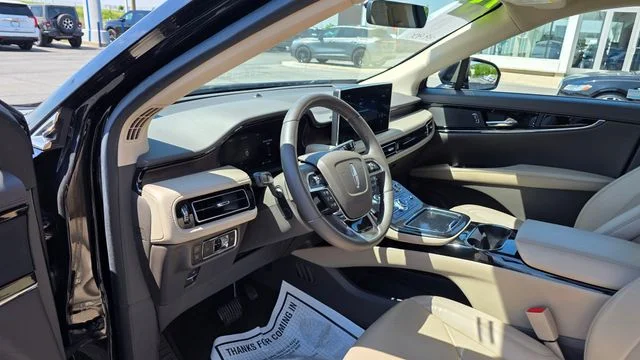 Used 2023 Lincoln Nautilus - photo 11