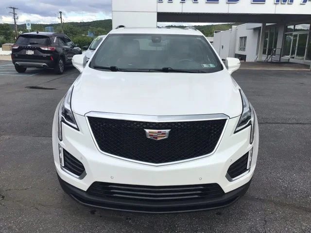 Used 2022 Cadillac XT5 - photo 2