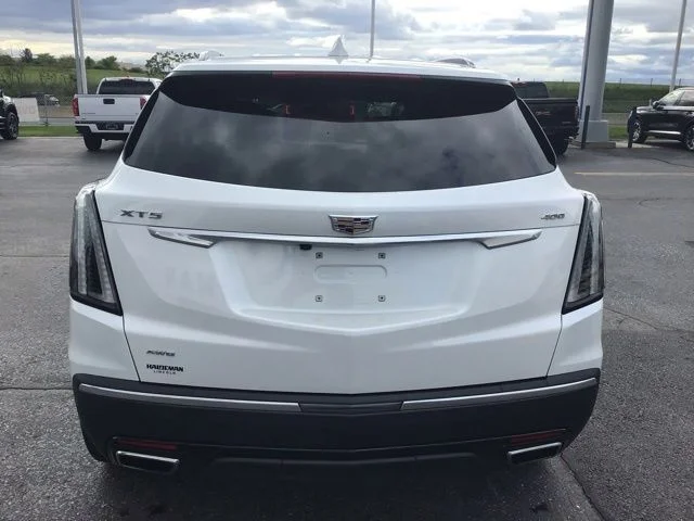 Used 2022 Cadillac XT5 - photo 8